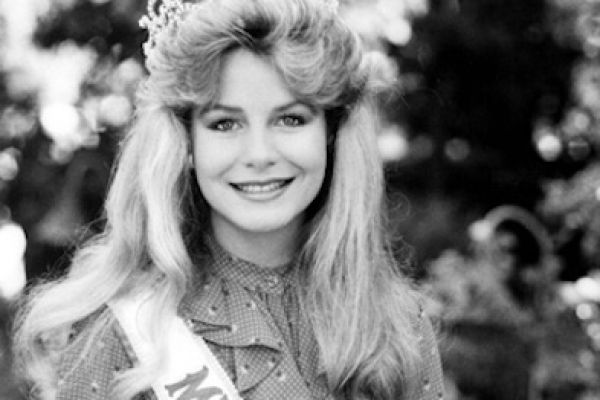 Лорейн Даунс